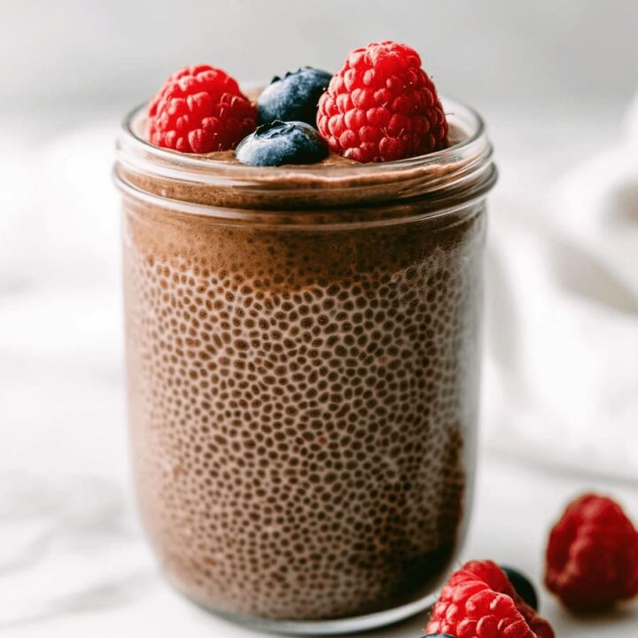 Healthy 3-Ingredient Chocolate Protein Chia Seed Pudding as Easy Gestational diabetes breakfast recipes