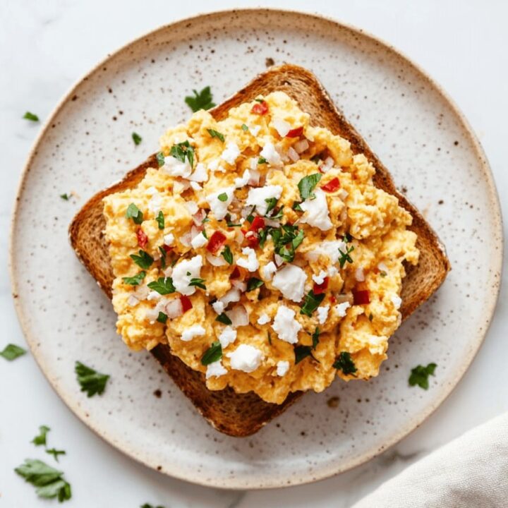 easy, healthy cafe styled feta Chilli scrambled eggs on toast, for gestational diabetes breakfast recipes 1